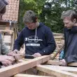 Schulklasse in der Holzwerkstatt